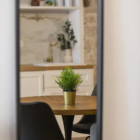 La Bestia Deluxe 로비니